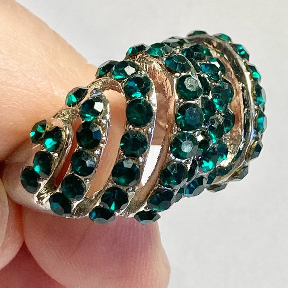 Vintage Emerald Green Crystal Boho Dome Cocktail Ring Size 9 Silver Tone Plated - Picture 6 of 11